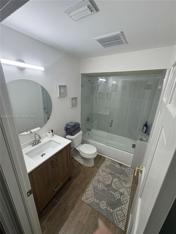 Image 18 of property listing at 8265 SW 176th Ter, Palmetto Bay, FL 33157