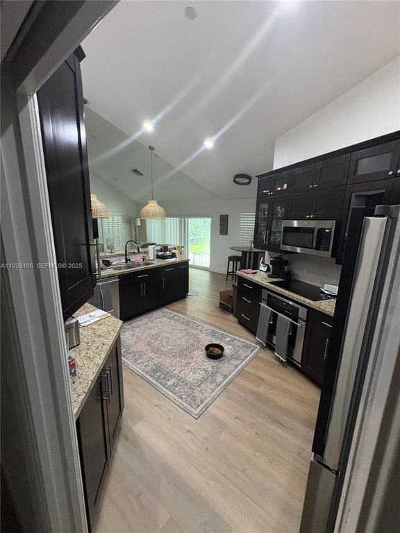 Image 6 of property listing at 8265 SW 176th Ter, Palmetto Bay, FL 33157