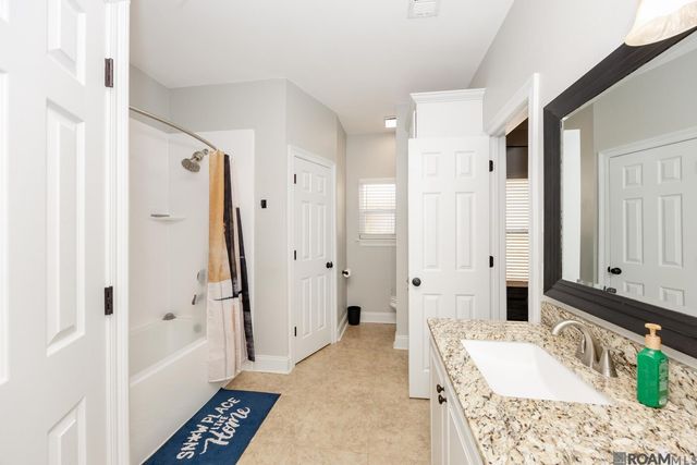 732 Elk Lake Dr, Baton Rouge, LA 70816