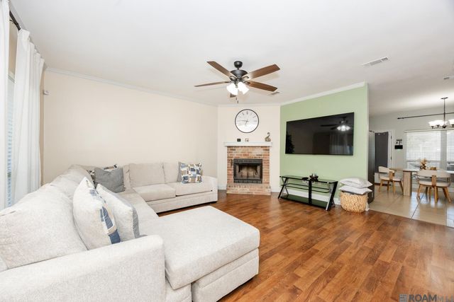 732 Elk Lake Dr, Baton Rouge, LA 70816