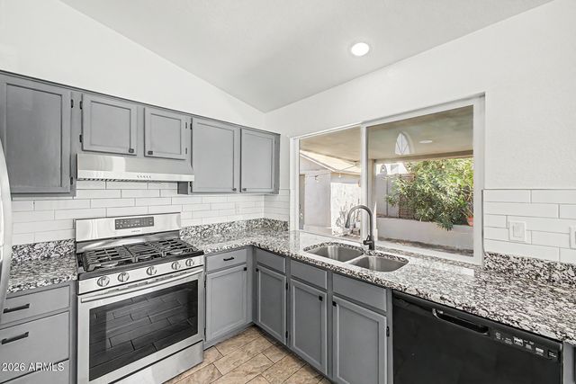 1701 E CARTER Road, Phoenix, AZ 85042