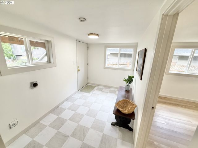 617 N GRANT St, Newberg, OR 97132