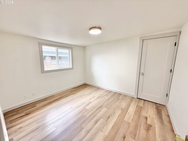 617 N GRANT St, Newberg, OR 97132