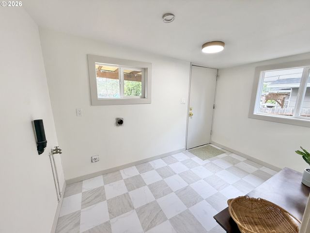 617 N GRANT St, Newberg, OR 97132