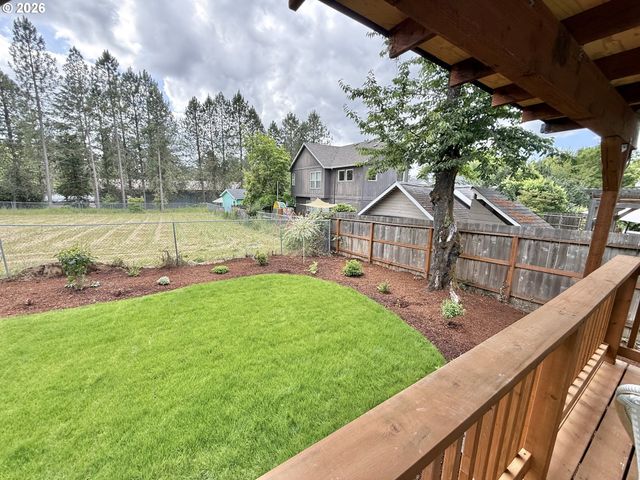 617 N GRANT St, Newberg, OR 97132