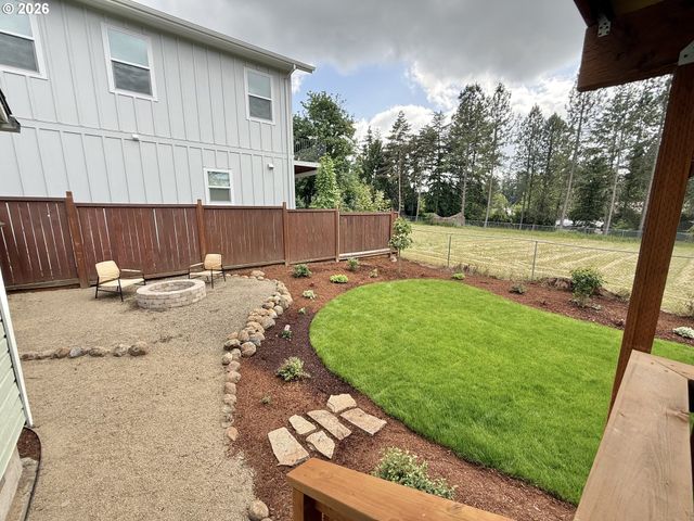 617 N GRANT St, Newberg, OR 97132