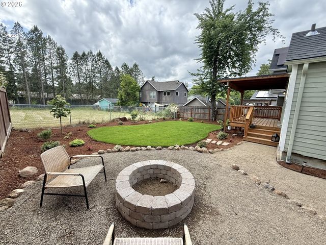 617 N GRANT St, Newberg, OR 97132