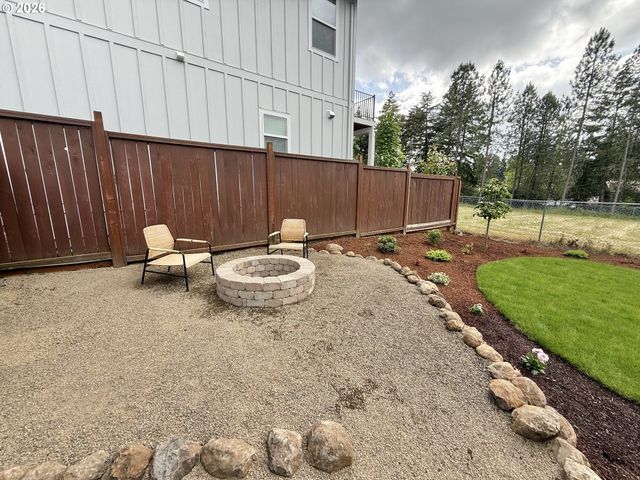 617 N GRANT St, Newberg, OR 97132