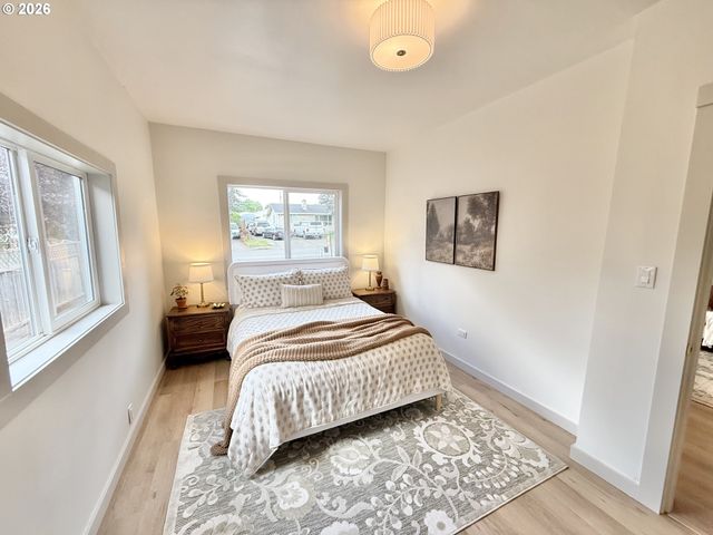 617 N GRANT St, Newberg, OR 97132