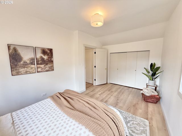 617 N GRANT St, Newberg, OR 97132