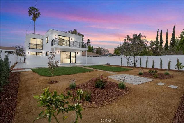 6830 N Lubao Avenue, Winnetka, CA 91306