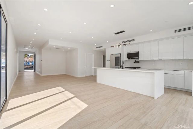 6830 N Lubao Avenue, Winnetka, CA 91306