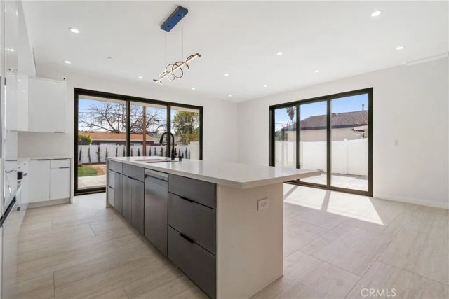 6830 N Lubao Avenue, Winnetka, CA 91306