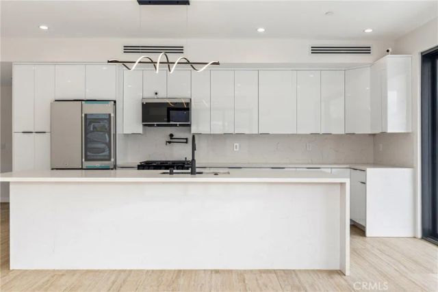 6830 N Lubao Avenue, Winnetka, CA 91306