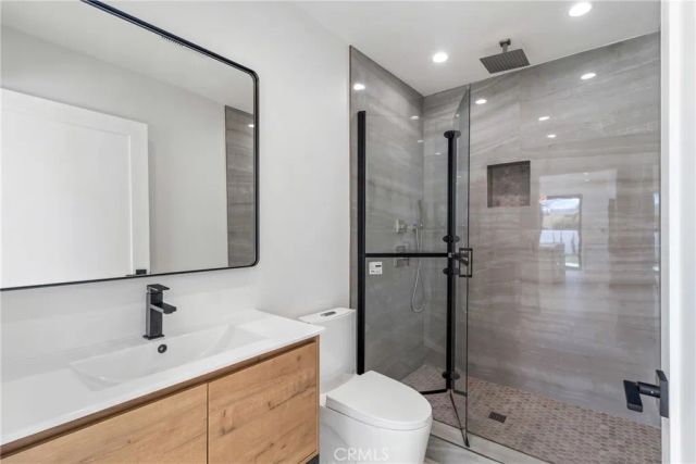 6830 N Lubao Avenue, Winnetka, CA 91306