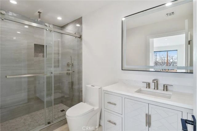 6830 N Lubao Avenue, Winnetka, CA 91306