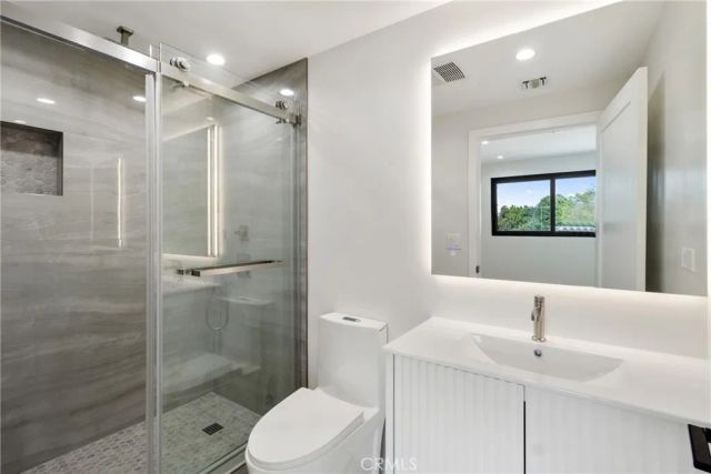 6830 N Lubao Avenue, Winnetka, CA 91306