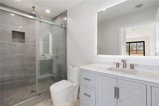 6830 N Lubao Avenue, Winnetka, CA 91306