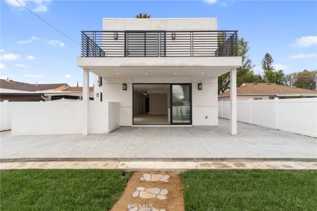 6830 N Lubao Avenue, Winnetka, CA 91306