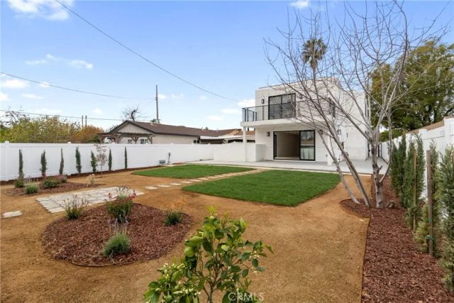 6830 N Lubao Avenue, Winnetka, CA 91306