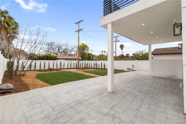 6830 N Lubao Avenue, Winnetka, CA 91306