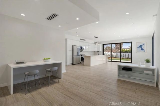 6830 N Lubao Avenue, Winnetka, CA 91306