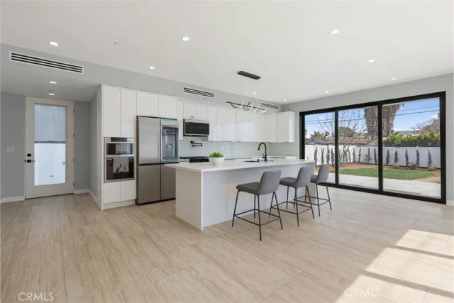 6830 N Lubao Avenue, Winnetka, CA 91306