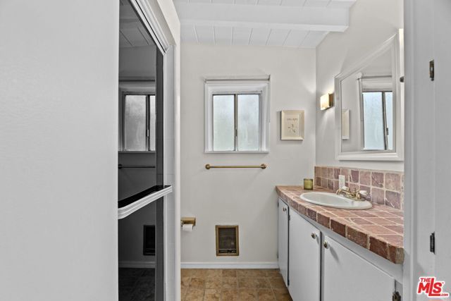 8135 Willow Glen Road, Los Angeles, CA 90046