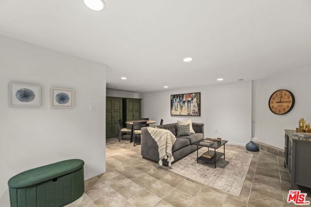 8135 Willow Glen Road, Los Angeles, CA 90046