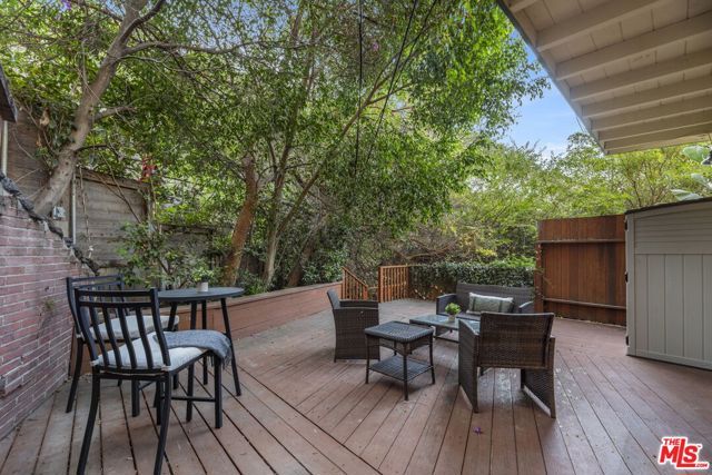 8135 Willow Glen Road, Los Angeles, CA 90046