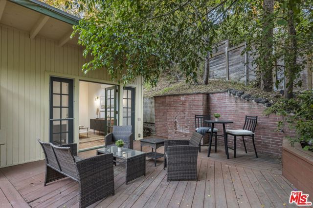 8135 Willow Glen Road, Los Angeles, CA 90046