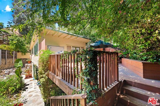 8135 Willow Glen Road, Los Angeles, CA 90046