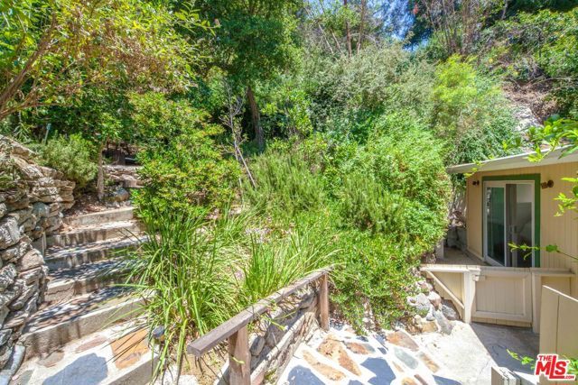8135 Willow Glen Road, Los Angeles, CA 90046