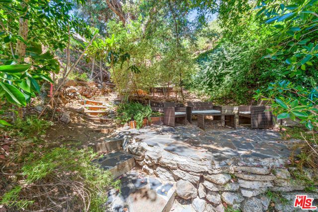 8135 Willow Glen Road, Los Angeles, CA 90046
