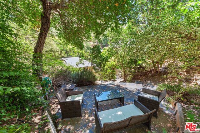 8135 Willow Glen Road, Los Angeles, CA 90046