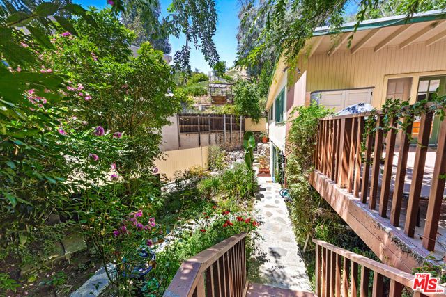 8135 Willow Glen Road, Los Angeles, CA 90046