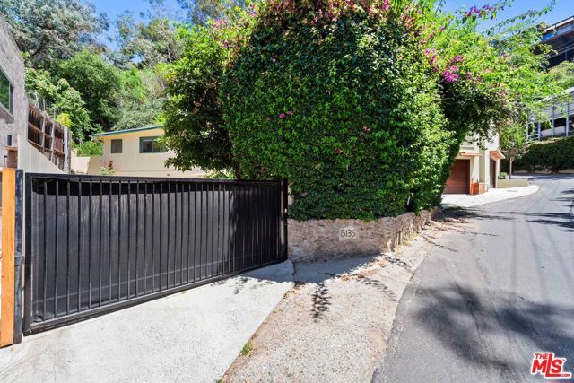 8135 Willow Glen Road, Los Angeles, CA 90046