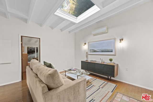 8135 Willow Glen Road, Los Angeles, CA 90046