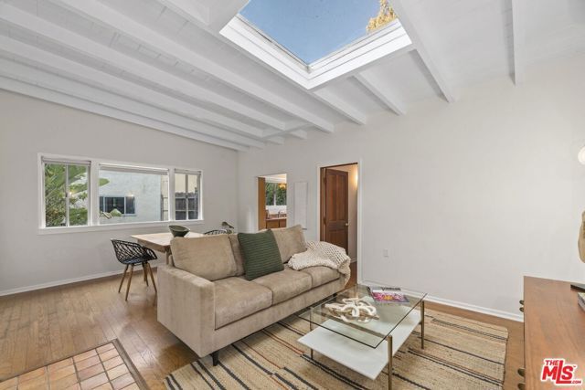 8135 Willow Glen Road, Los Angeles, CA 90046