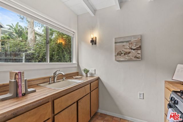 8135 Willow Glen Road, Los Angeles, CA 90046