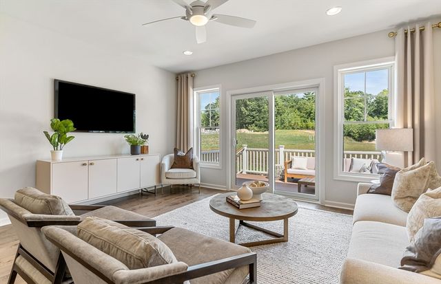 8 Weathervane Drive 19, Walpole, MA 02081