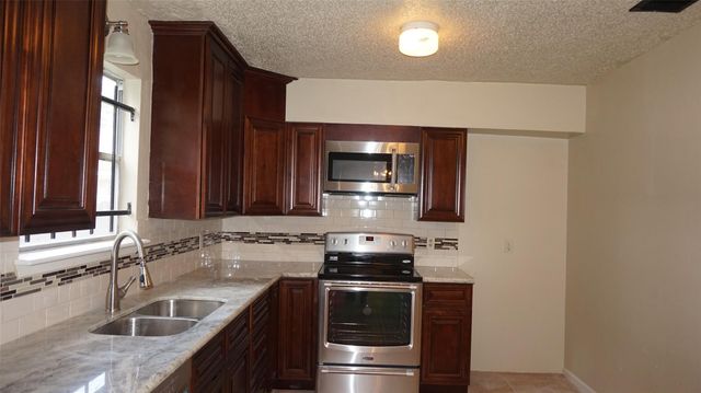 9217 Carousel Lane, Houston, TX 77080