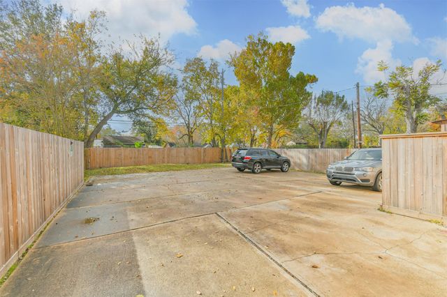 9217 Carousel Lane, Houston, TX 77080