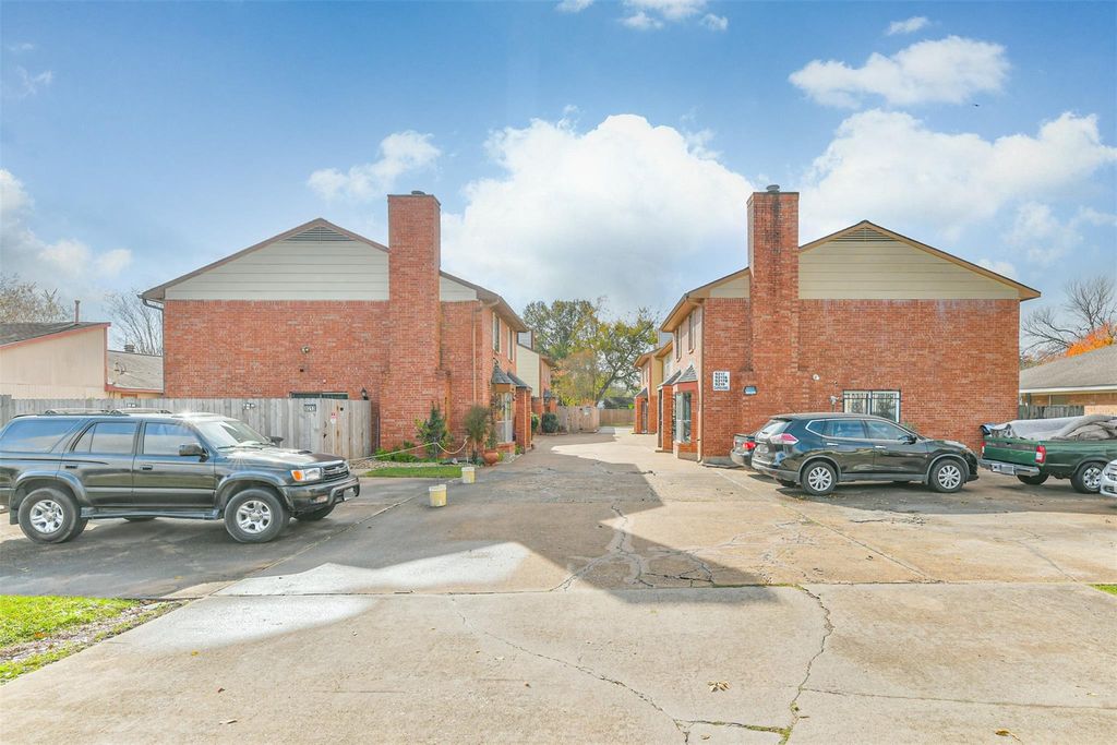 9217 Carousel Lane, Houston, TX 77080