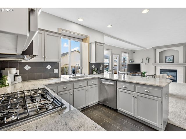 14445 CAMBRIA Ter, Oregon City, OR 97045