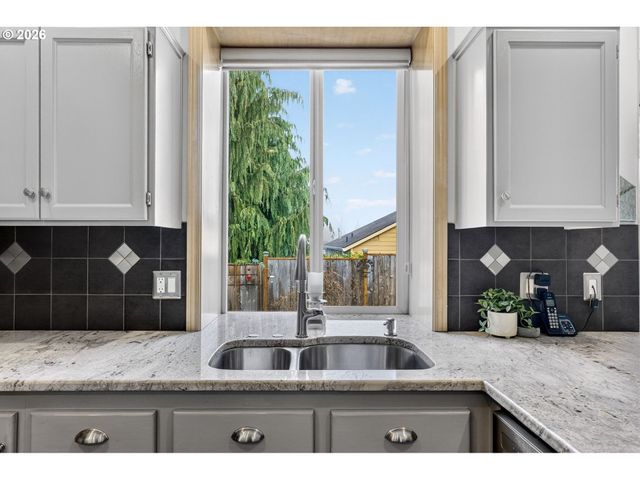 14445 CAMBRIA Ter, Oregon City, OR 97045