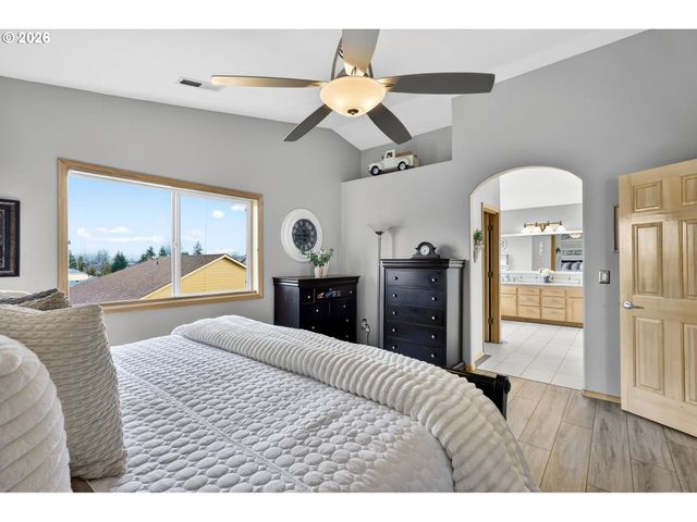 14445 CAMBRIA Ter, Oregon City, OR 97045