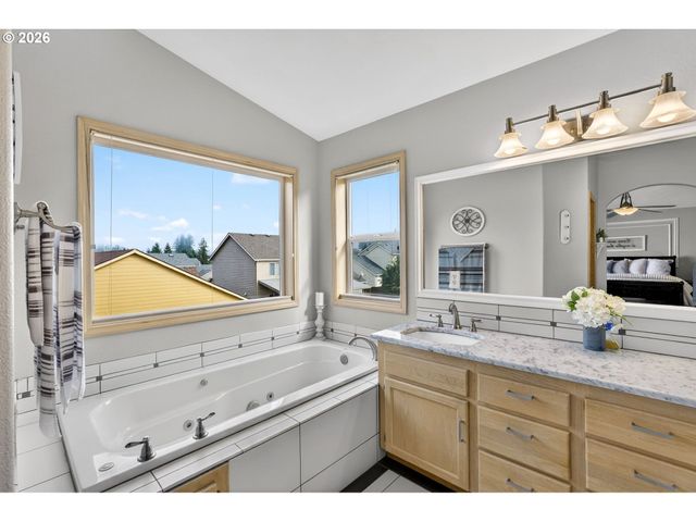 14445 CAMBRIA Ter, Oregon City, OR 97045