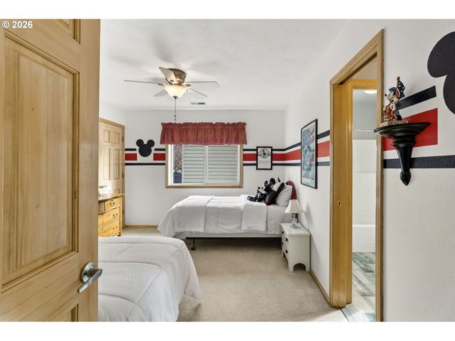 14445 CAMBRIA Ter, Oregon City, OR 97045