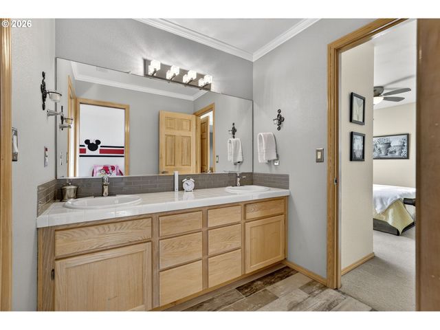 14445 CAMBRIA Ter, Oregon City, OR 97045